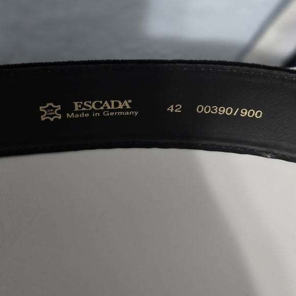 Vintage ESCADA Elegant Black and Gold Women's Suede LEATHER Belt - Picture 2 of 6